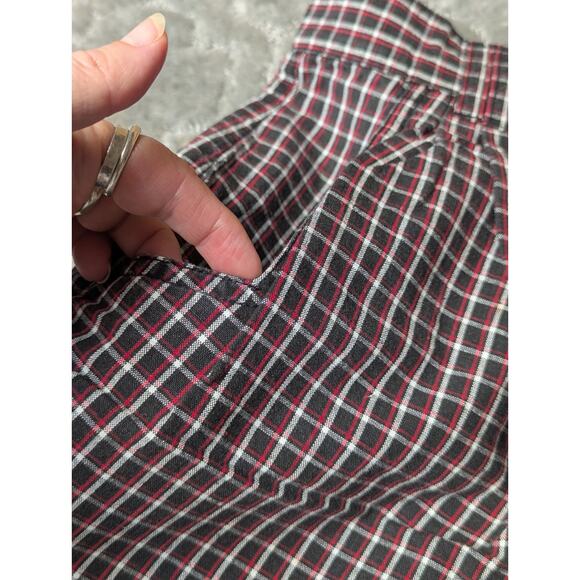 Vtg AJ Brandon 80s Pleated Shorts WOMENS 9/10 high waist black red plaid 26x7" - Picture 6 of 10